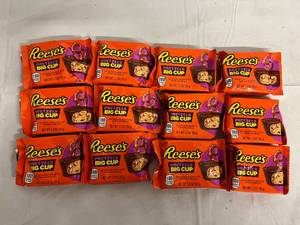 12 Reeses Pretzel Big Cups