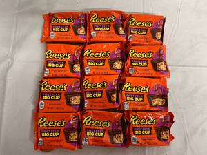 12 Reeses Pretzel Big Cups