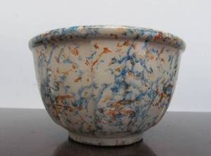 lot 10 image: Antique Red Wing Stoneware Spongeware Bowl