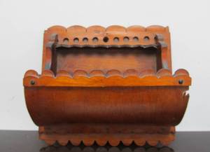 lot 11 image: Antique Folk Art Wall Rack