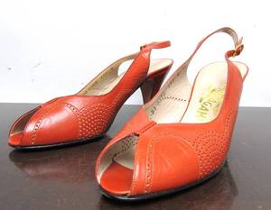 lot 23 image: Excellent Clean Like-New Pair FERRAGAMO Italian Leather Pumps 