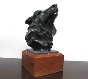 lot 27 image: Fantastic Large Bronze Wolf Head Sculpture by Sherry Sander