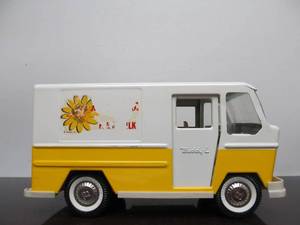 lot 35 image: Nice Vintage BUDDY L Bordens Milk Delivery Truck 