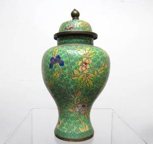 lot 38 image: Vintage 1950s era Oriental Cloisonne Brass Small Urn