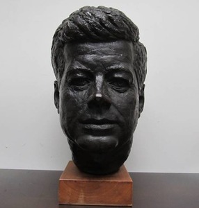 lot 69 image: Larger Vintage 1960s JFK Kennedy Bust Sculpture