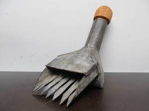 lot 73 image: Very Cool Antique Primitive Cranberry Scoop