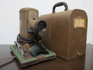 lot 78 image: Old Vintage AMPRO Projector Model 30 A wMetal Case