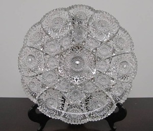 lot 118 image: Gorgeous Brilliant Cut Crystal Charger