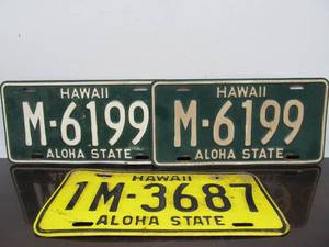 lot 128 image: Lot of 3 Vintage Hawaii License Plates - Including Matched Pair