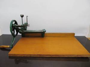 lot 141 image: Very Cool Antique Cast Iron Apple Corer & Peeler