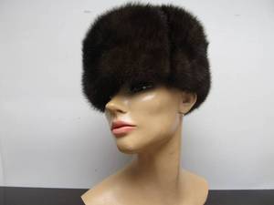 lot 156 image: Excellent Vintage Genuine Fur Hat