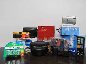 lot 163 image: Nice Estate Lot of Vintage & Newer Film Cameras