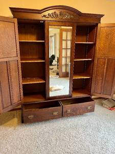 lot 6 image: Beautiful Antique Quartersawn Oak Armoire 