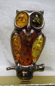 lot 174 image: Sterling Silver & Amber Owl BroochPin