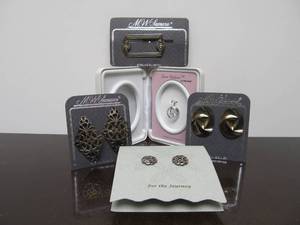 lot 180 image: Very Nice Estate Lot of Sterling Silver Jewelry