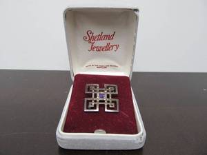 lot 181 image: Lovely Vintage Scottish Sterling Silver Cross Brooch Pin wAmethyst Gemstone