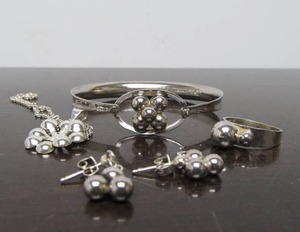 lot 183 image: Very Nice Lot of Sterling Silver Scandinavian Jewelry - Matching Set - Made in Finland