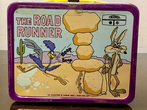 lot 366 image: Vintage ROAD RUNNER Lunchbox wOriginal Thermos