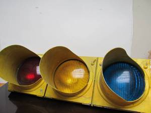 lot 190 image: Awesome Vintage Stoplight wSpecial Lighting
