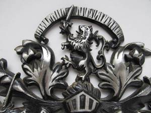 lot 214 image: Medieval Coat of Arms Style Metal Wall Decor 23
