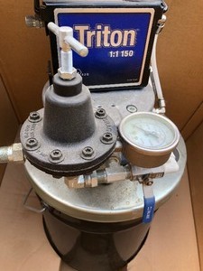 lot 404 image: Like New or Brand New GRACO TRITON Airless Paint Sprayer wPro-XS3 Spray Gun
