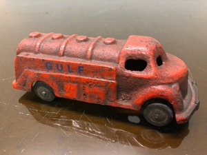 lot 414 image: Small Vintage Cast Iron GULF Oil Truck