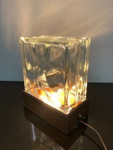 lot 418 image: Working Vintage Wavy Glass Block Lamp