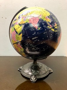 lot 420 image: Great Looking Globemaster World Globe 