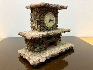 lot 427 image: Nice Looking Vintage Folk Art Stone Fireplace Mantel Clock