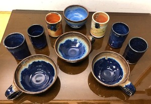 lot 429 image: Excellent Set of Art Pottery Stoneware Cups & Bowls