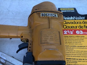 lot 374 image: Working BOSTITCH Finish Nailer Model N60FN-2KIT 