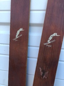 lot 438 image: Pair of Rustic Old Vintage Snow Skis