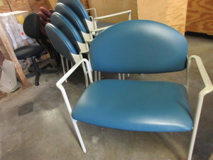 lot 202 image: KI BARIATRIC CHAIR WITH ARMS