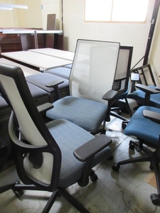 lot 245 image: HON, ADJUSTABLE, UPHOLSTERED OFFICE CHAIRS