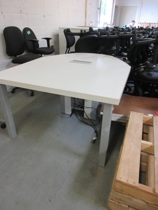 lot 122 image: ARTOPEX HUDDLE ROOM TABLE WITH TECHNOLOGY