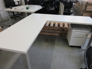 lot 123 image: HERMAN MILLER PERSONAL WORK SPACE SET UP