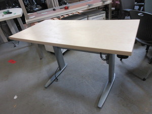 lot 128 image: ABF, REMANUFACTURED, MOTORIZED, SIT STAND DESK