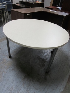 lot 145 image: HERMAN MILLER, LAMINATE TOP, ROUND ROLLING TABLE