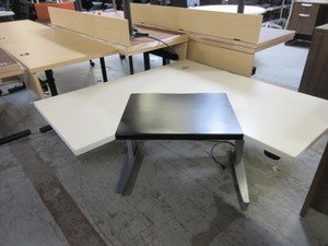 lot 146 image: MECHANICAL SIT STAND DESK