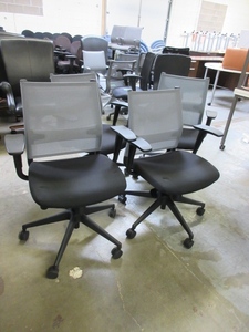 lot 280 image: SIT ON IT WIT SERIES TASK CHAIRS