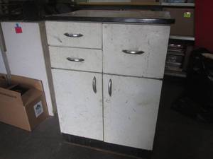 lot 7 image: (A-1) Metal 3-Drawer Cabinet with L...
