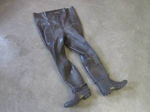 lot 11 image: (A-3) Stearns Steel Shank Fishing W...