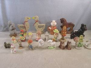lot 13 image: (CS) Assorted Vintage Figures...
