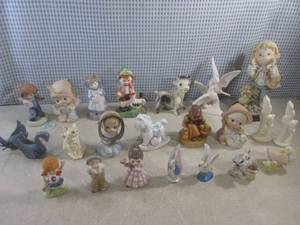 lot 14 image: (CS) Assorted Vintage Figures...