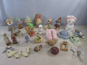 lot 16 image: (CS) Assorted Vintage Figures...