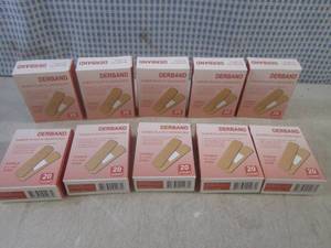 lot 45 image: (EC1) 10 Boxes of Bandages 20-Count...