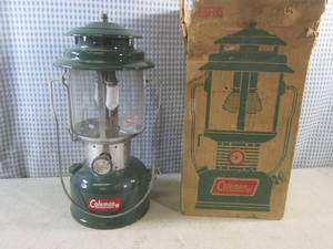 lot 51 image: (BS) Vintage 1964 Coleman Lantern w...