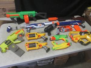 lot 58 image: (F-2) Assorted Nerf Guns...