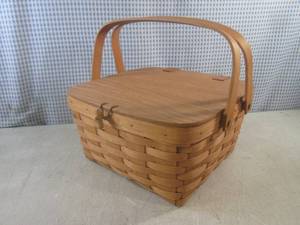 lot 72 image: (CS) Vintage Longaberger Hand Woven...