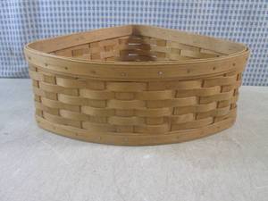 lot 76 image: (CS) Vintage Longaberger Hand Woven...